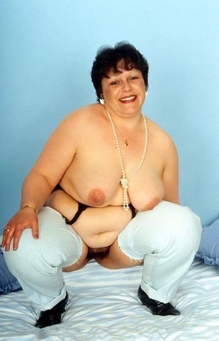 16P Plump grandma in heat shows her hairy crotch