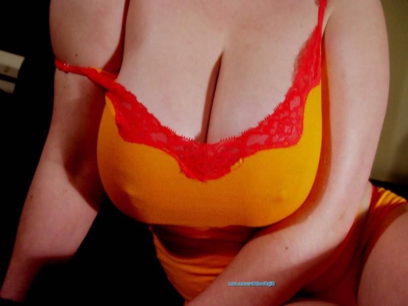 16P Amateur big tits close-up and lingerie
