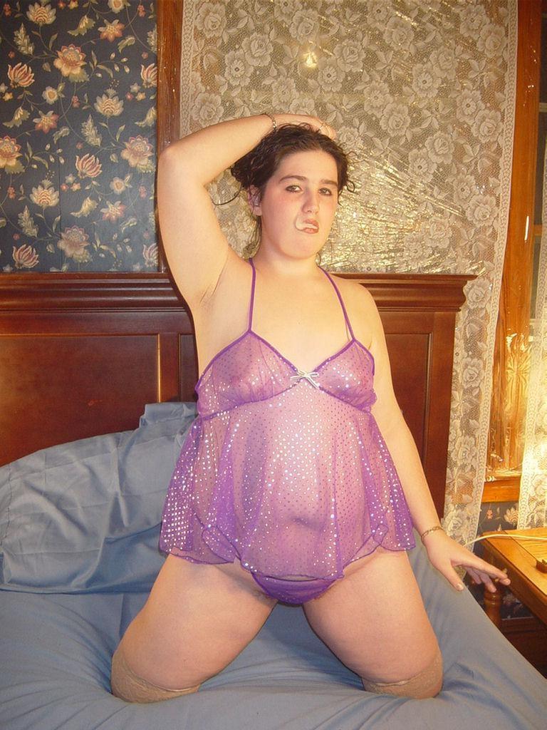 20P Strip teasing horny bbw in lingerie