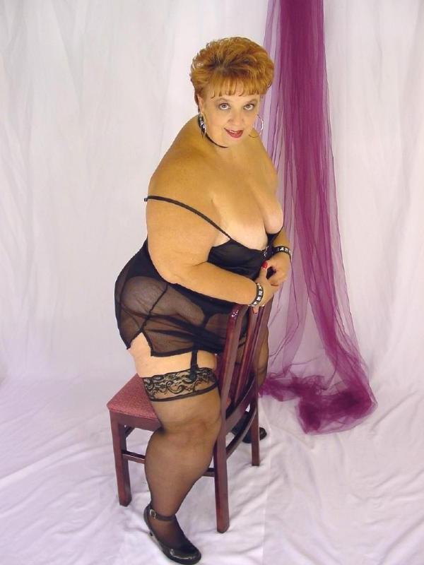 16P Mature plumper slut giant tits fat bbw posing on chair