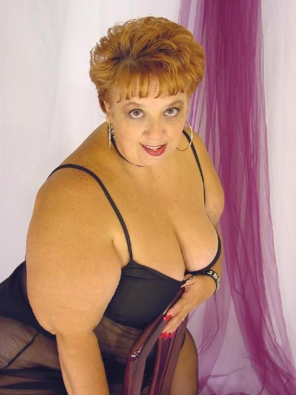 16P Mature plumper slut giant tits fat bbw posing on chair