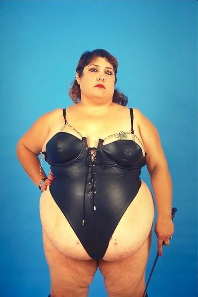 20P Horny bbw in leather outfit