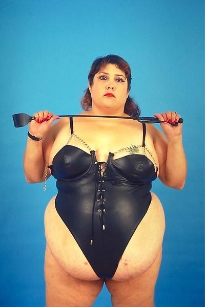 20P Horny bbw in leather outfit
