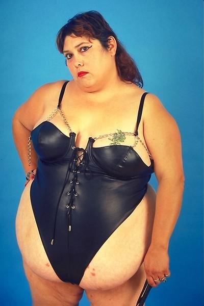 20P Horny bbw in leather outfit
