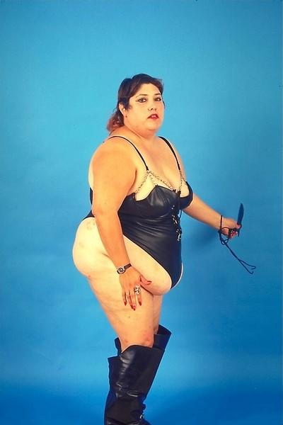 20P Horny bbw in leather outfit