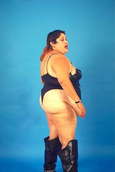 20P Horny bbw in leather outfit
