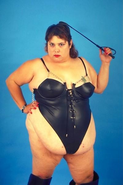 20P Horny bbw in leather outfit