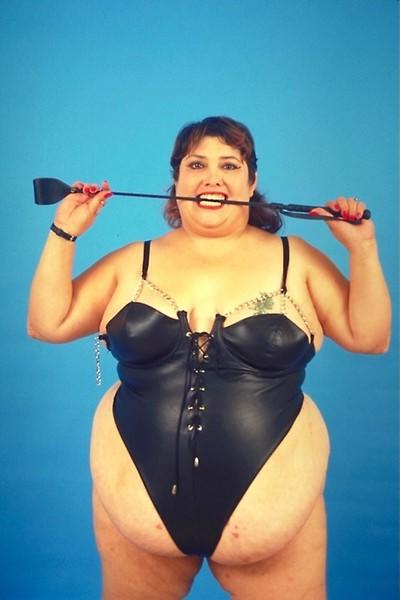 20P Horny bbw in leather outfit