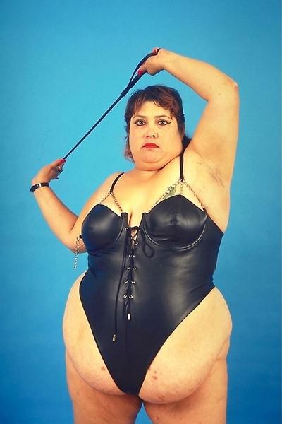 20P Horny bbw in leather outfit