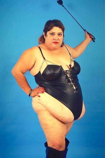 20P Horny bbw in leather outfit