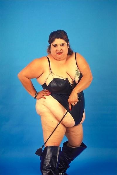20P Horny bbw in leather outfit
