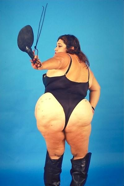 20P Horny bbw in leather outfit