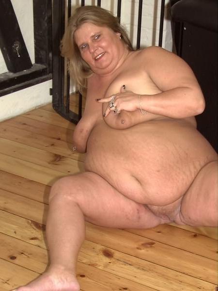 20P Huge BBW in Lingerie