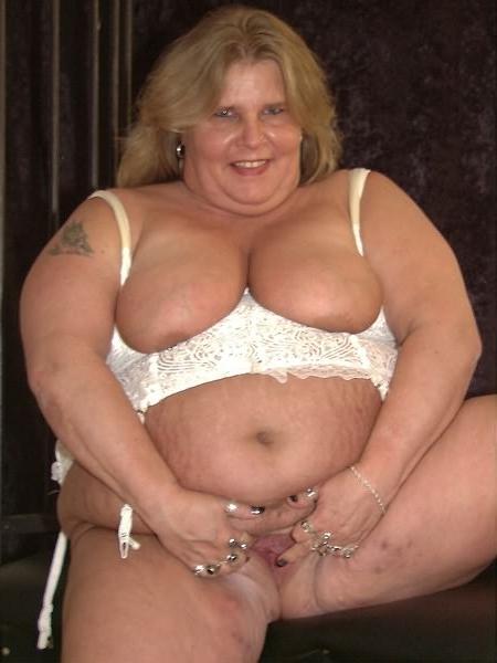 20P Huge BBW in Lingerie