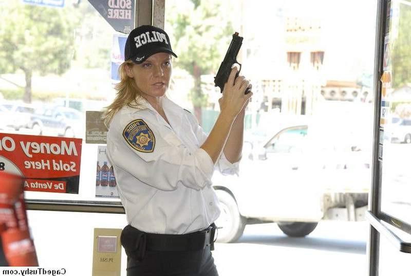13P Prostitute fuck by prison guard
