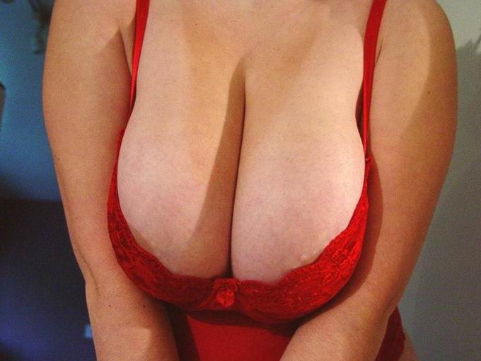 16P Amateur big tits close-up and lingerie