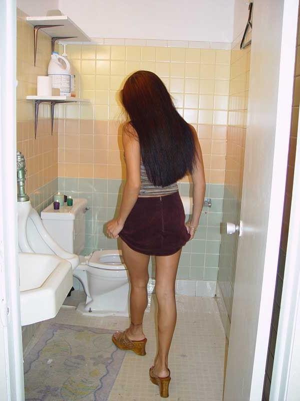 16P Close up pussy shots of kinky Asian posing while taking a pee