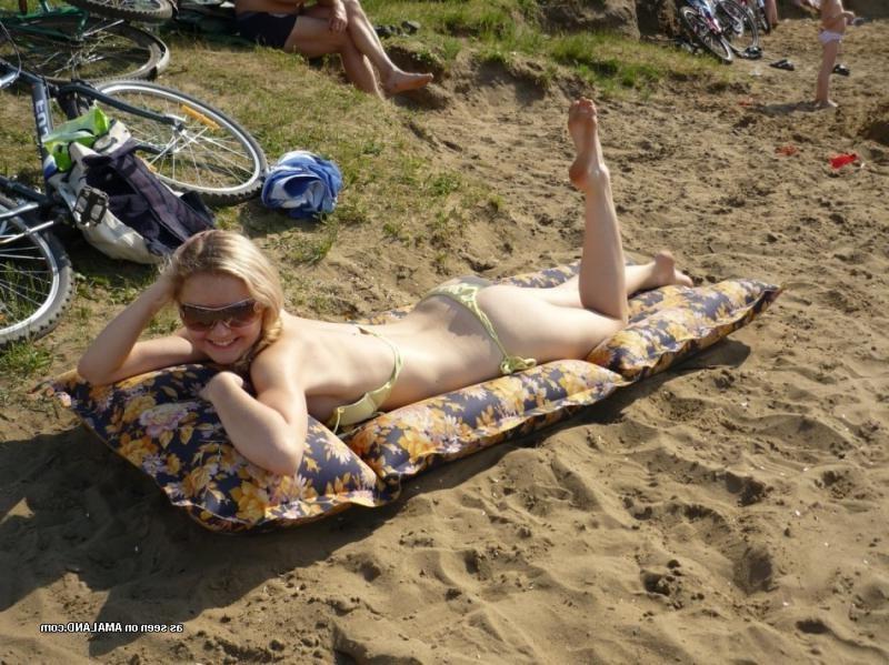14P Sexy blonde babe posing sexy while on vacation
