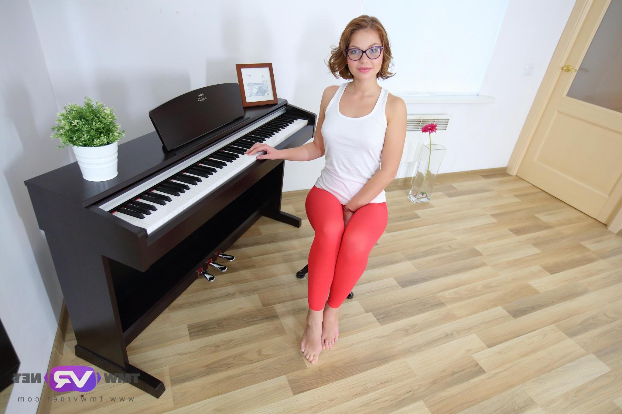 16P A hot fairy masturbates during a piano lesson in VR porn