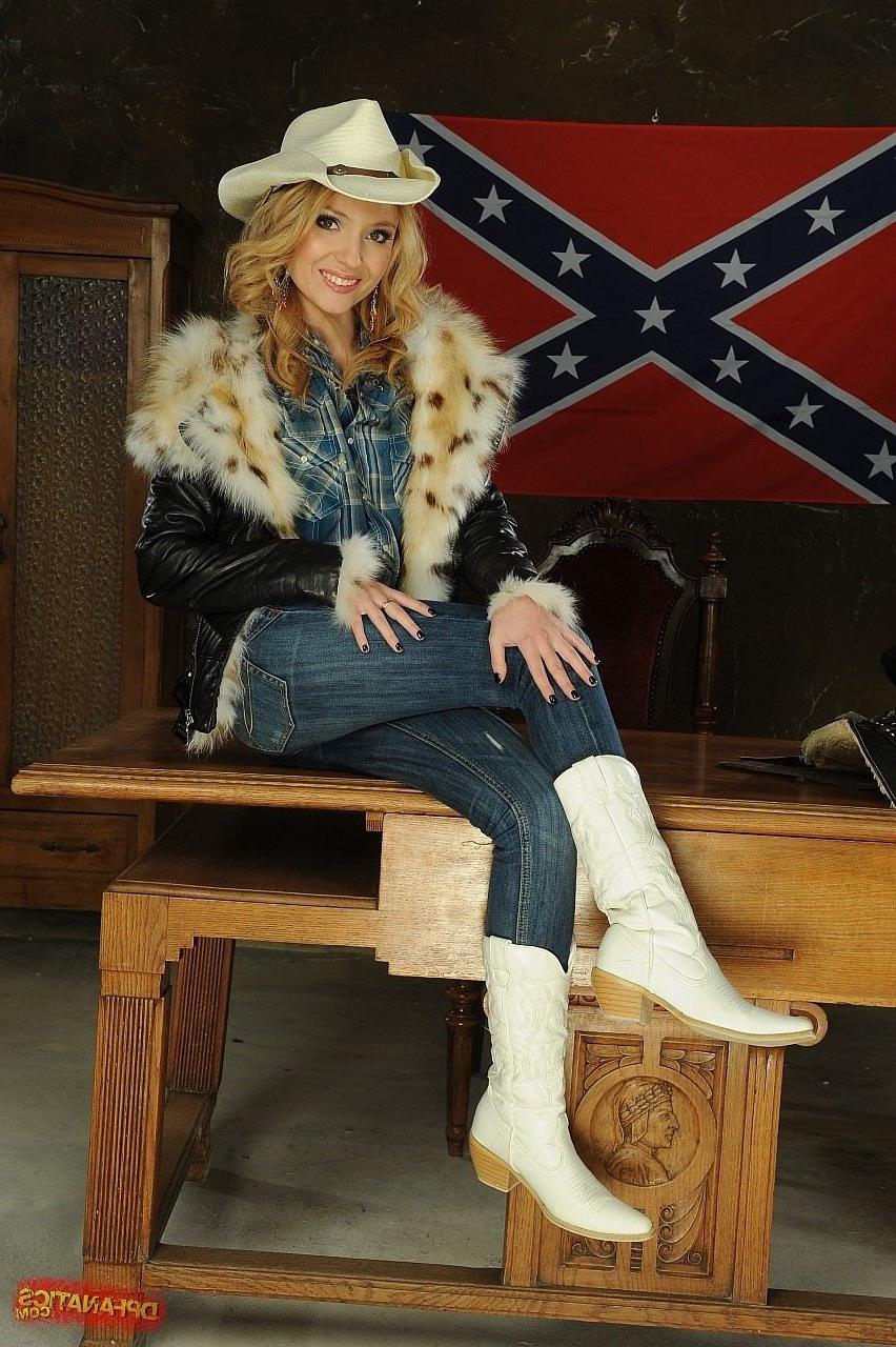 15P Nataly Von sexy blonde cowgirl riding on two cocks