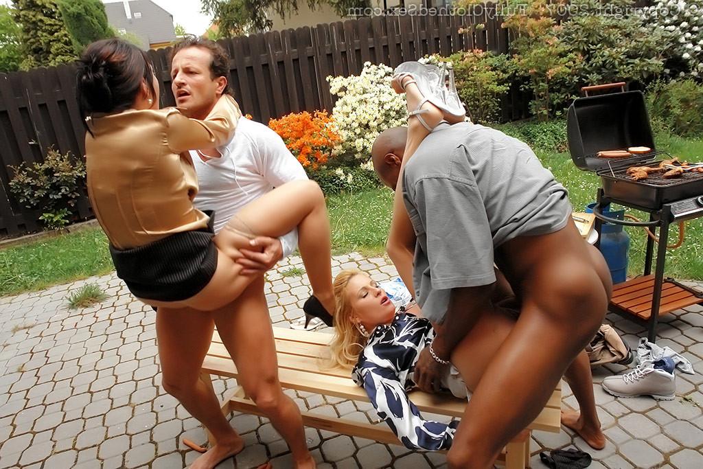 16P Two couples enjoy their outdoor groupsex
