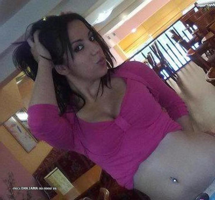 14P Collection of a Greek GF in non-nude modeling pictures