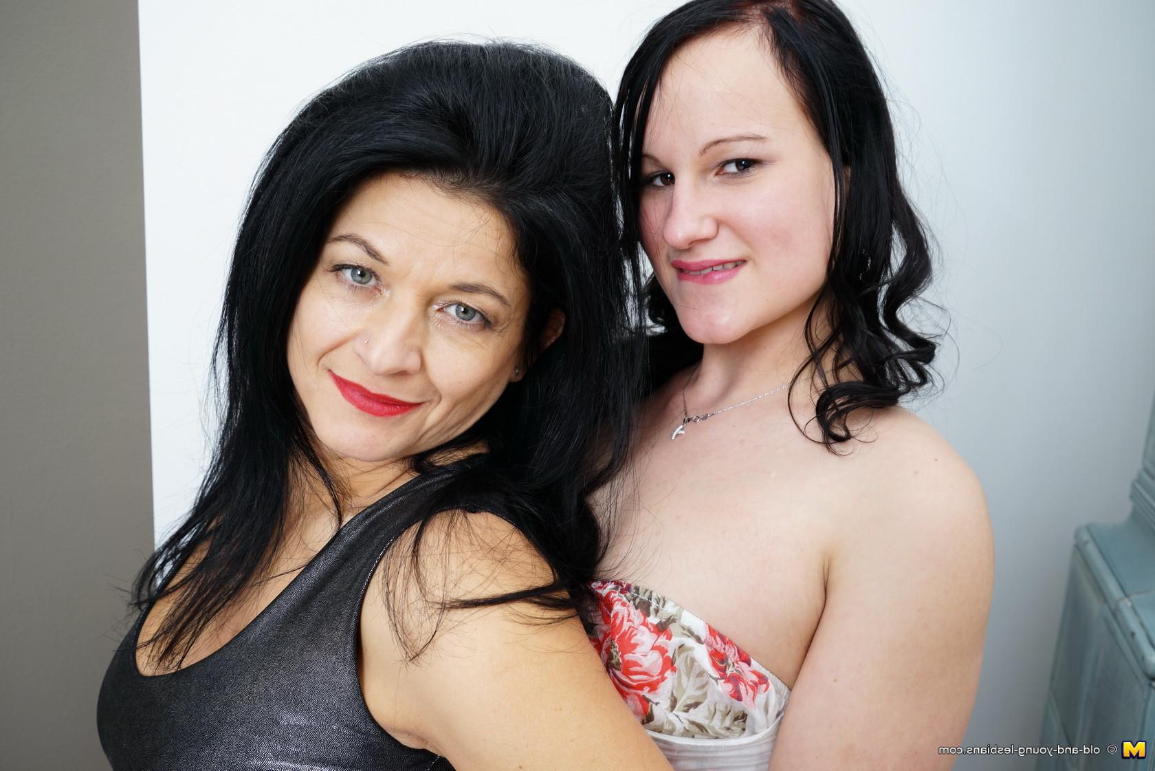 16P Two hot old and young lesbians get wet on bed