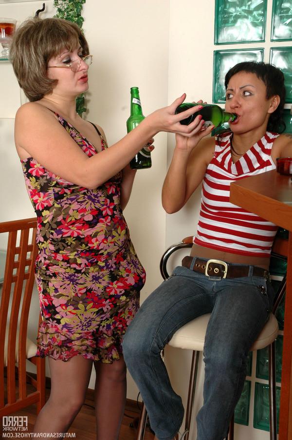 20P Breathtaking strapon amusement with drunk mature chick in contro