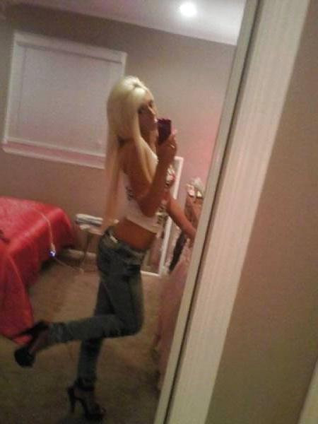 17P Shania - hot blonde non nude