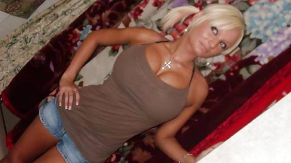 17P Shania - hot blonde non nude