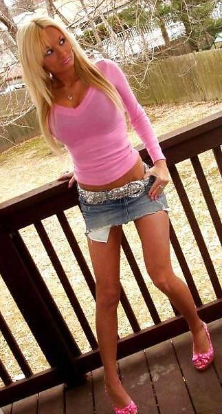 17P Shania - hot blonde non nude