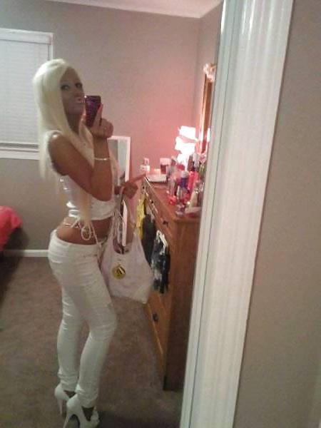 17P Shania - hot blonde non nude