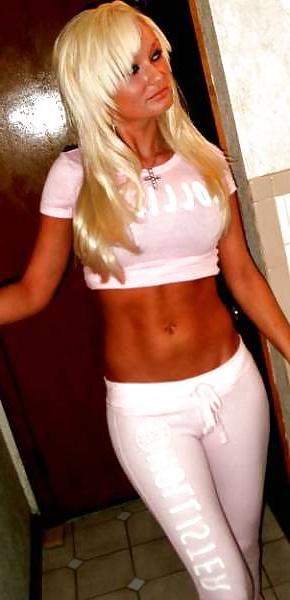 17P Shania - hot blonde non nude