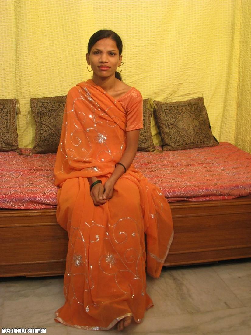 15P Heena mit Babloo reibt ihre Klitoris
