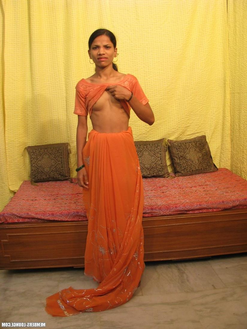 15P Heena mit Babloo reibt ihre Klitoris