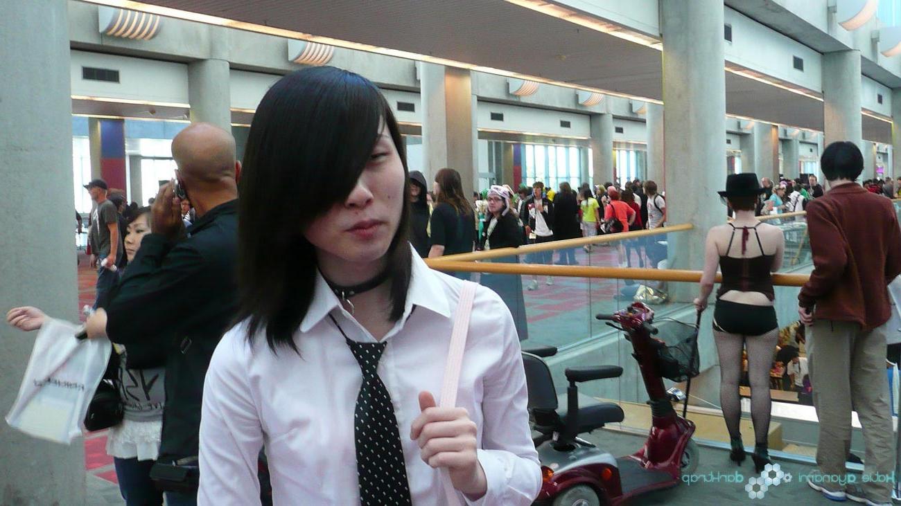 16P Asian newhalf ladyboy flashing skirt in public