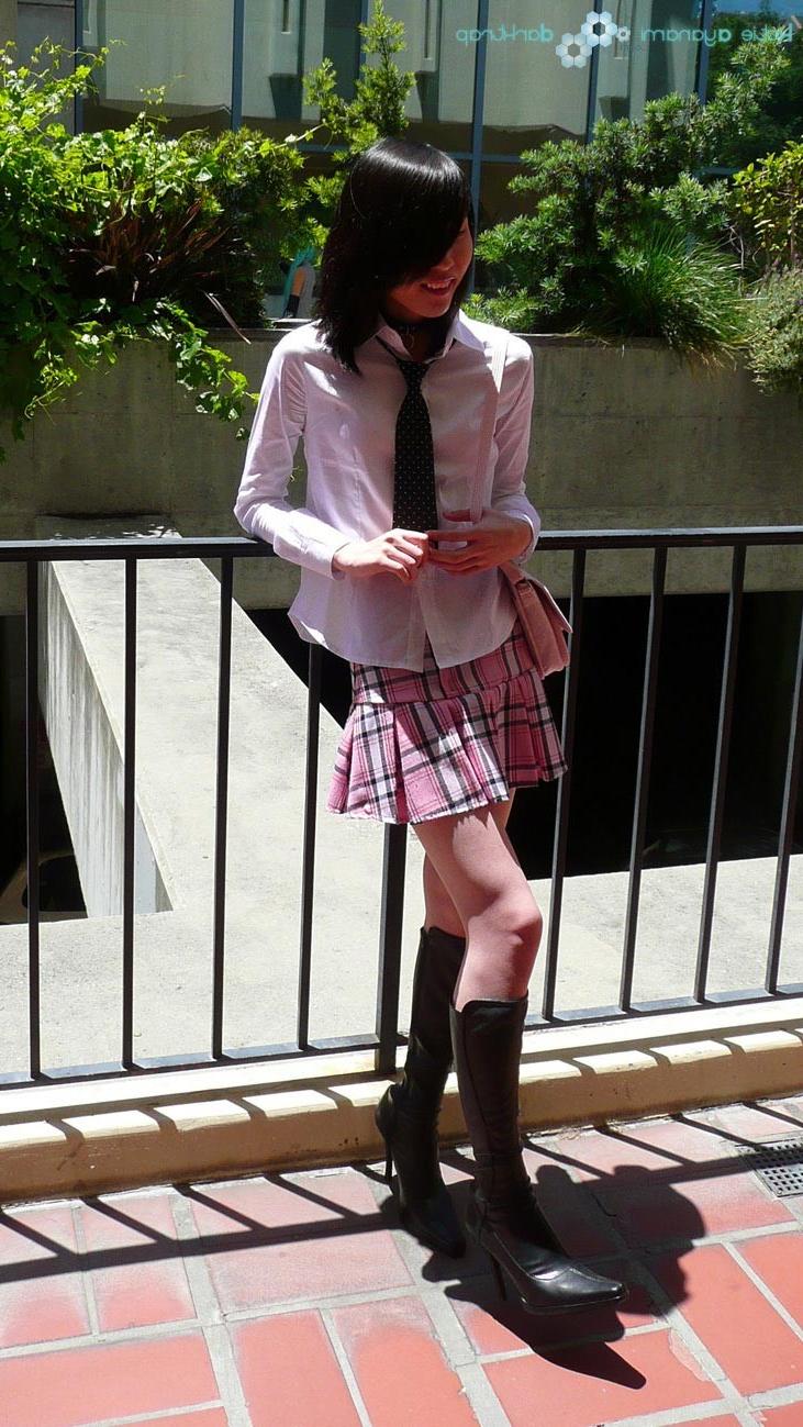 16P Asian newhalf ladyboy flashing skirt in public