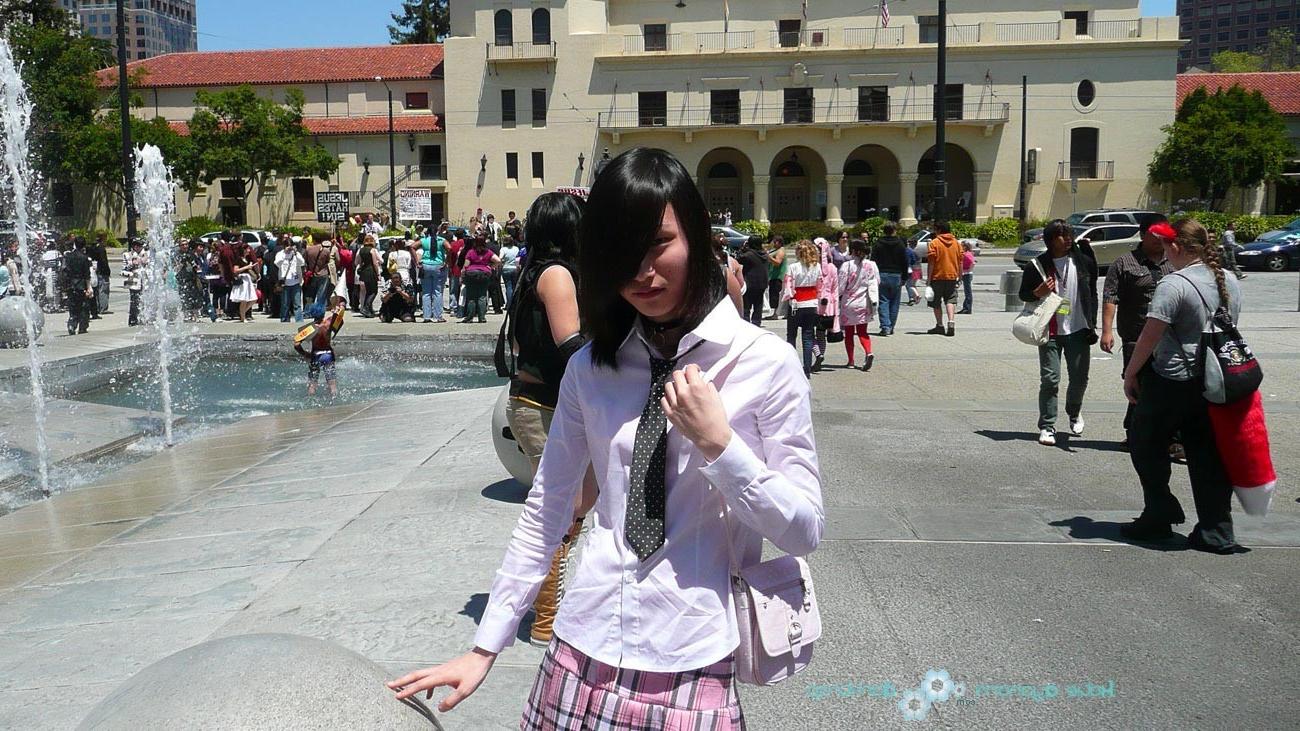 16P Asian newhalf ladyboy flashing skirt in public