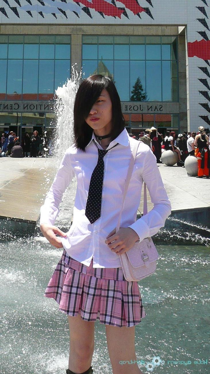 16P Asian newhalf ladyboy flashing skirt in public