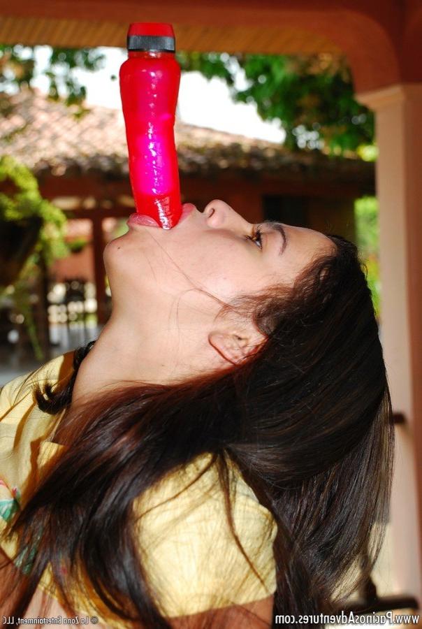 15P Sara gets wet and plays with a huge pink vibrator inside her pus