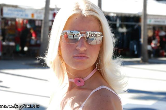 12P 12 pics and 1 movie of Sue from We Live Together