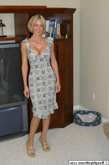 15P Des in a sundress riding a big dildo