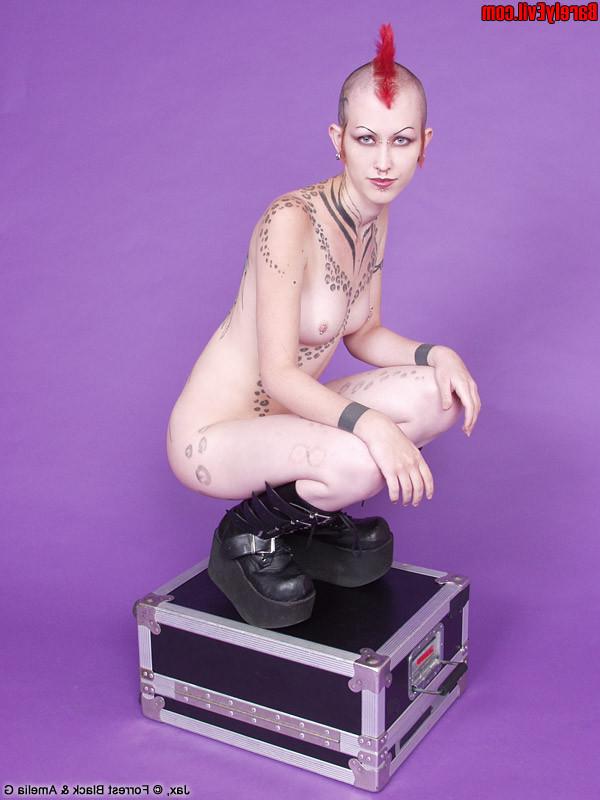 20P Mohawk girls pierced clit