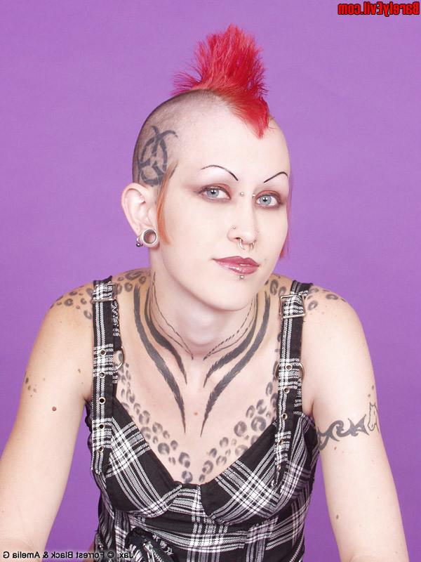 20P Mohawk girls pierced clit