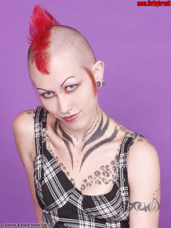 20P Mohawk girls pierced clit