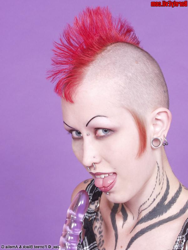 20P Mohawk girls pierced clit