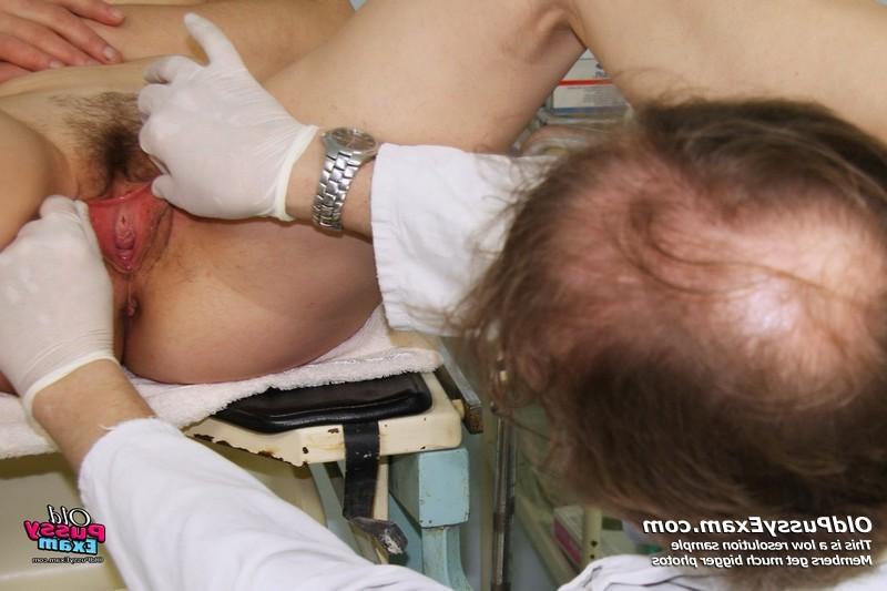 15P Mature Jaroslava gyno speculum pussy checkup at gyno clinic