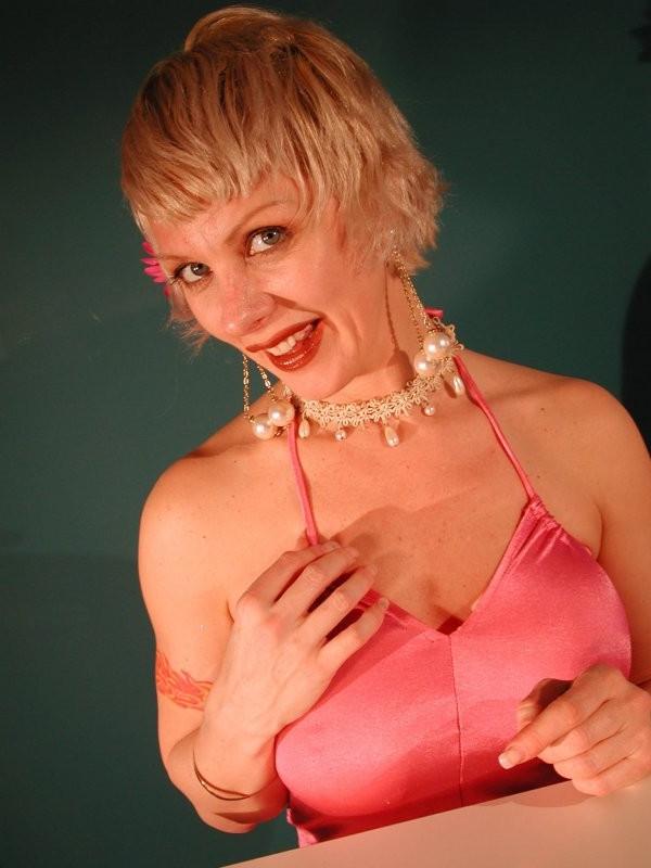 16P Mature blonde spreads her pussy lips to show her clit piercing