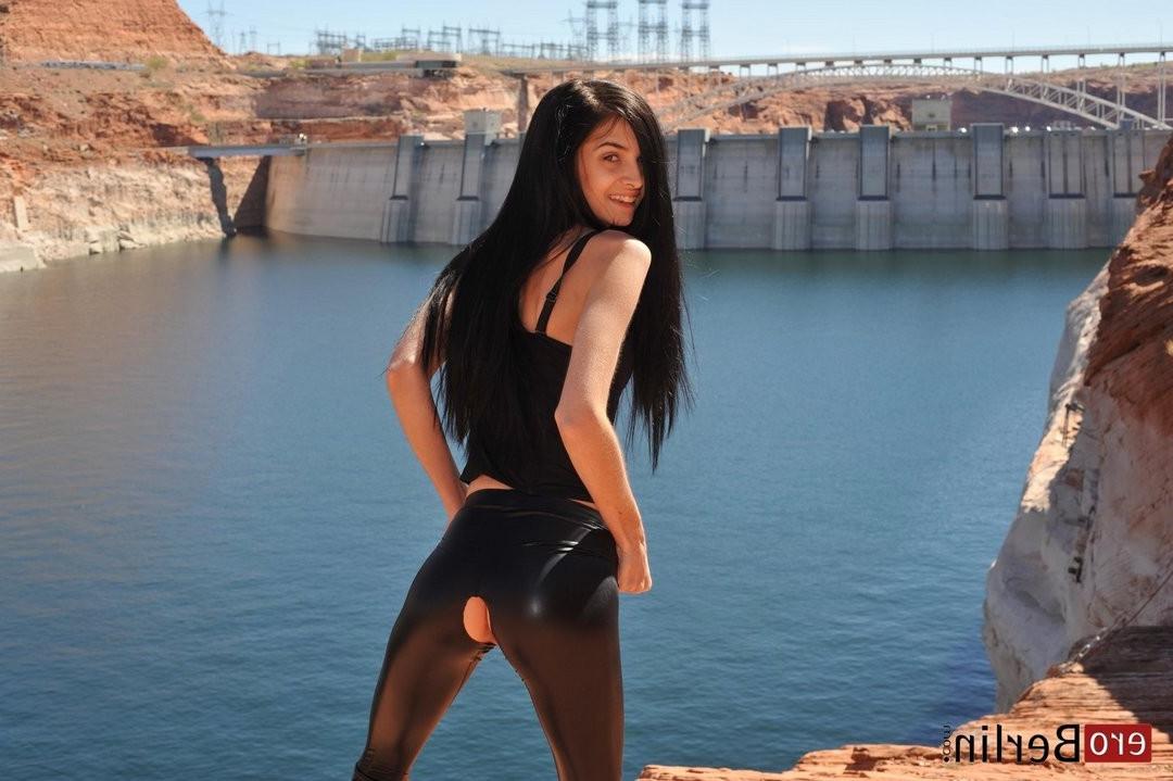 16P Zoe Rush posing Outdoors in her crotchless latex Pants