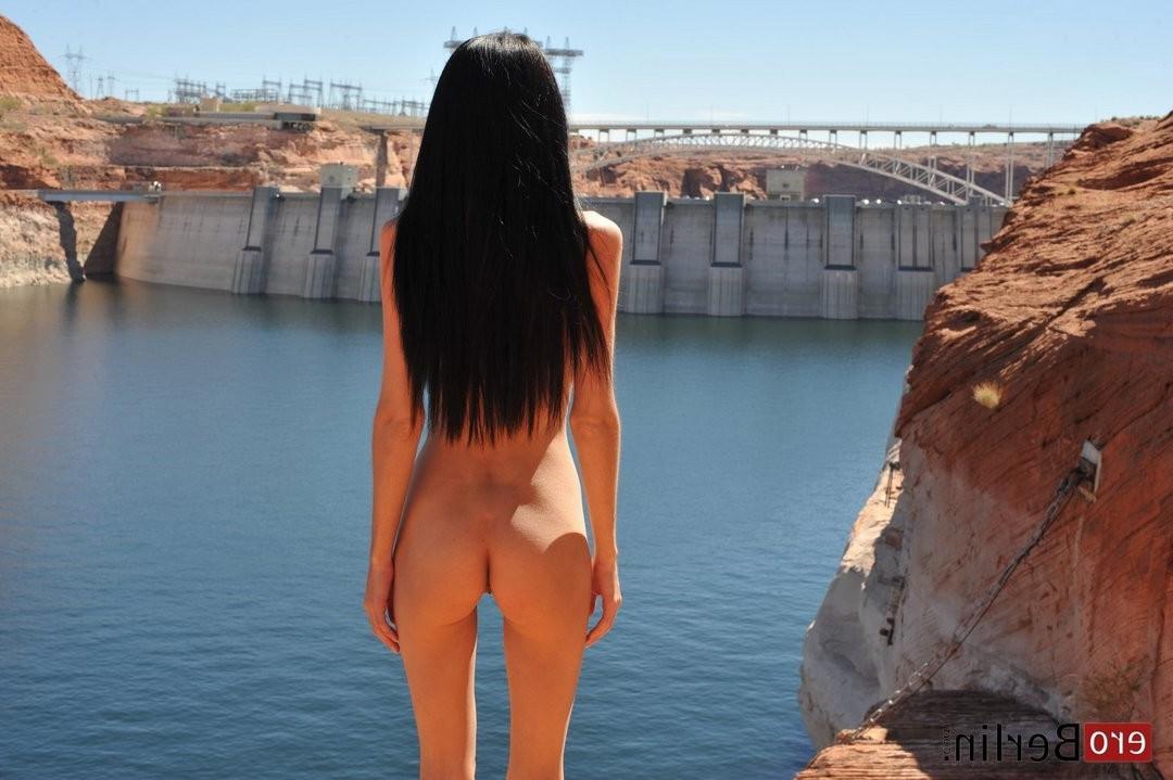 16P Zoe Rush posing Outdoors in her crotchless latex Pants